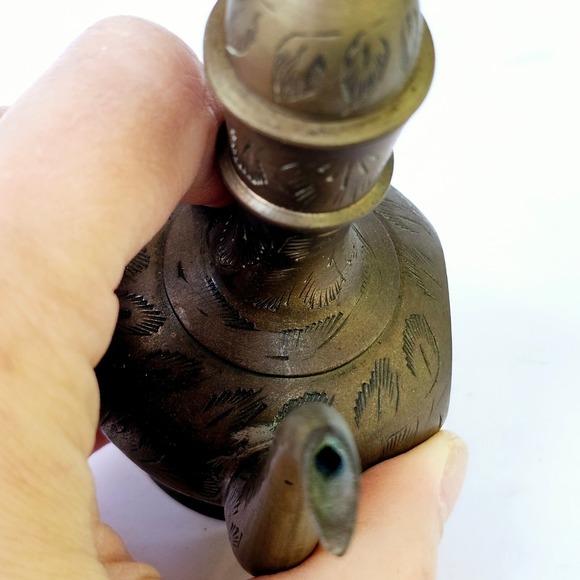 Vintage Solid Brass Oil Decanter Pitcher Oil Etched Ornate Leaves Floral M548.1 - Picture 13 of 14